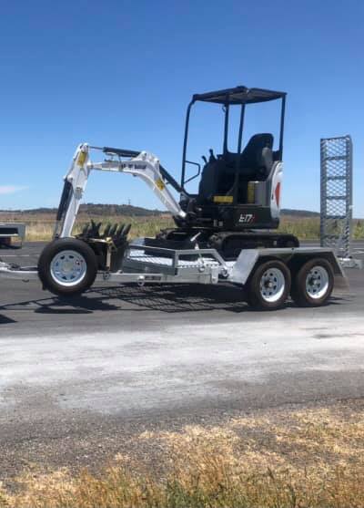 1.7 tonne excavator for wet hire near Kingsthorpe QLD