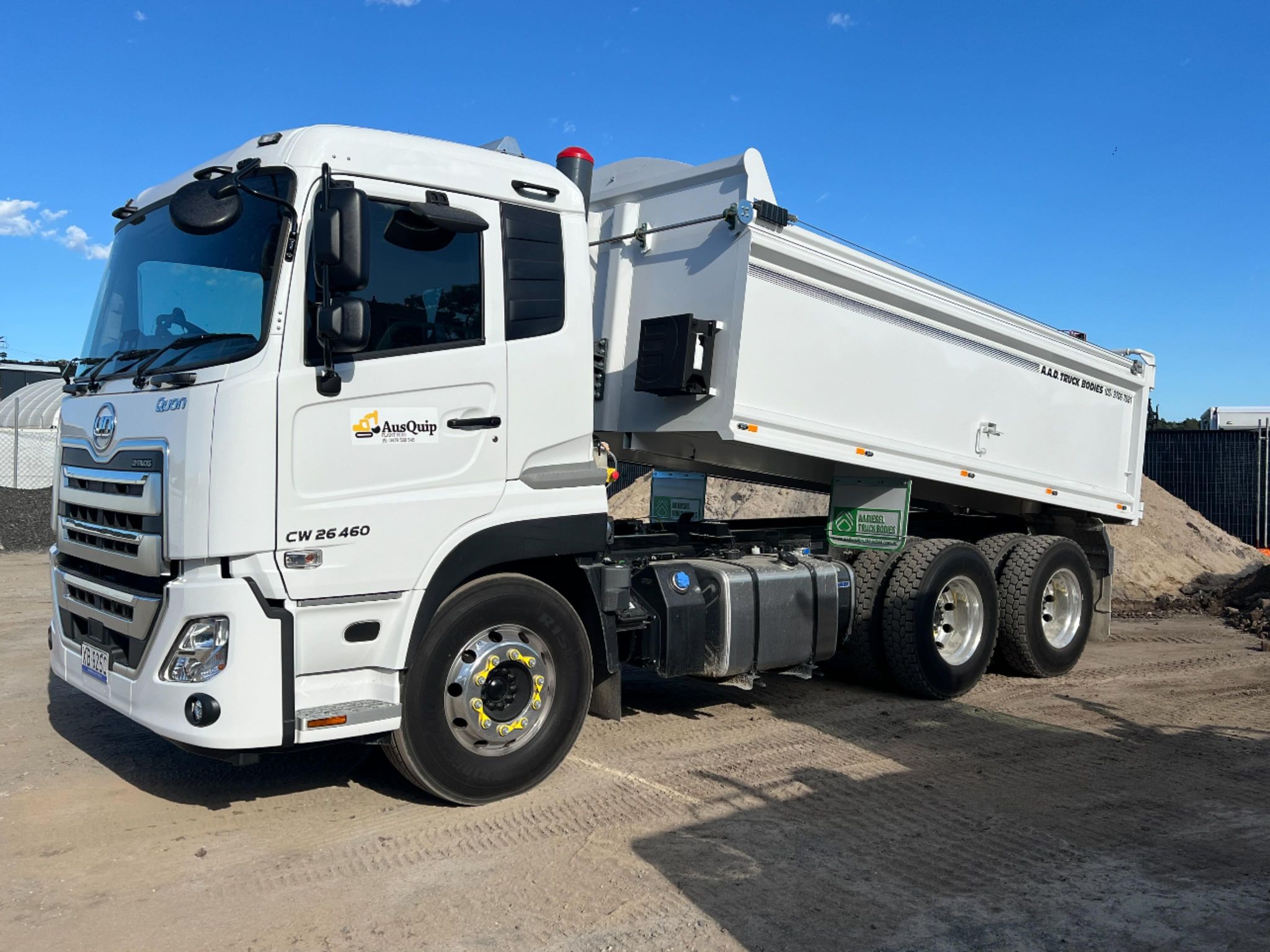Hire 10m3 Tandem Drive Tipper Trucks 