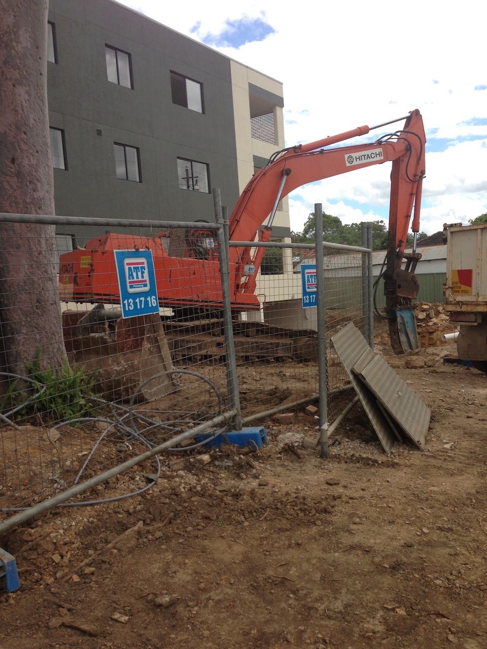 Hire 2O TONNE EXCAVATOR 