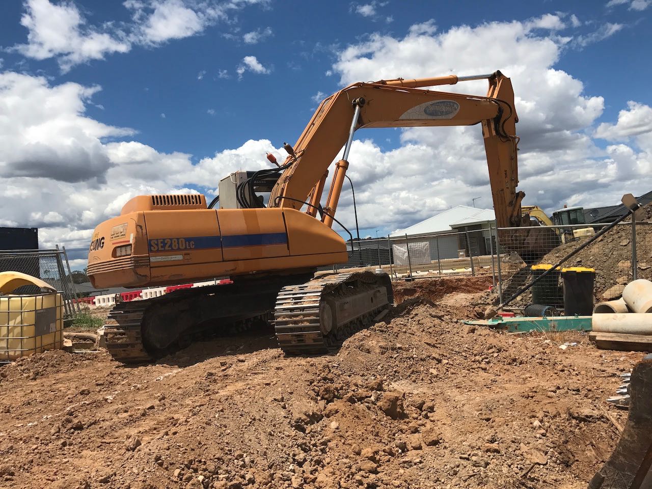 Hire 28 Tonne Excavator