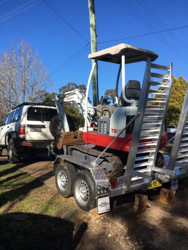 Hire 1.6T Excavator