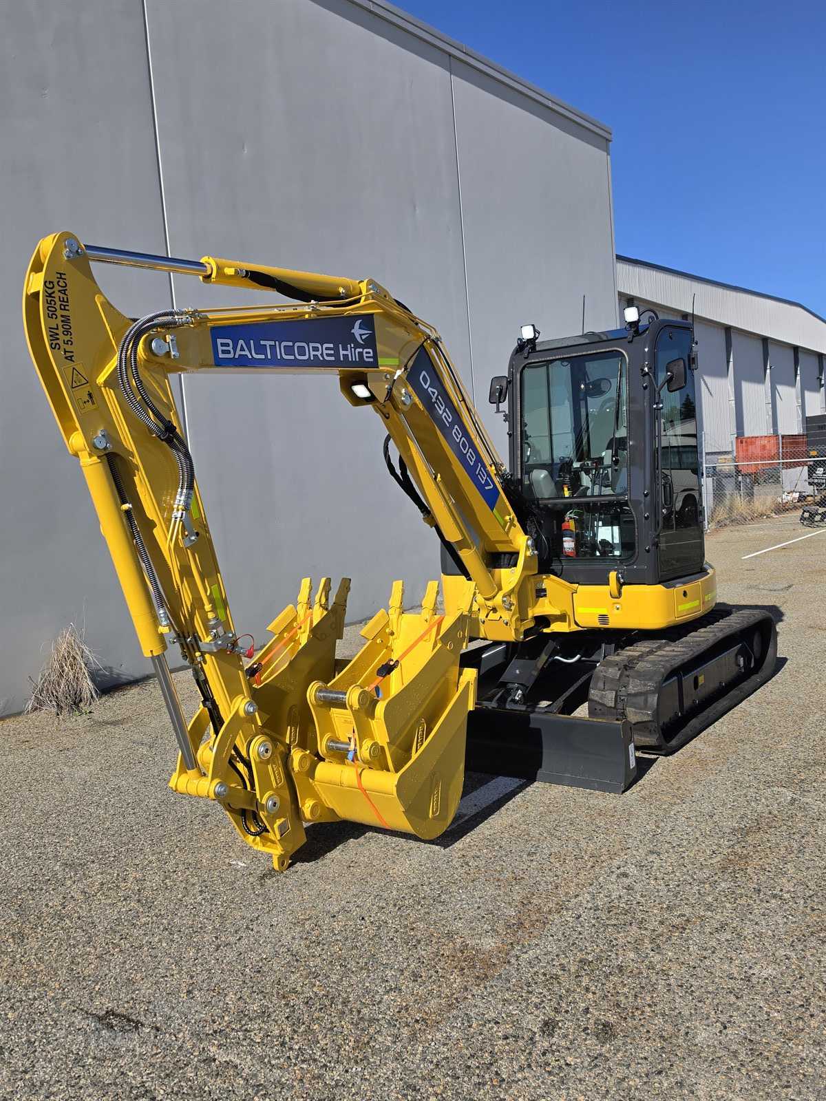 5.5t Komatsu Excavator Dry Hire Perth | Cabin | Free Delivery 3+ Days