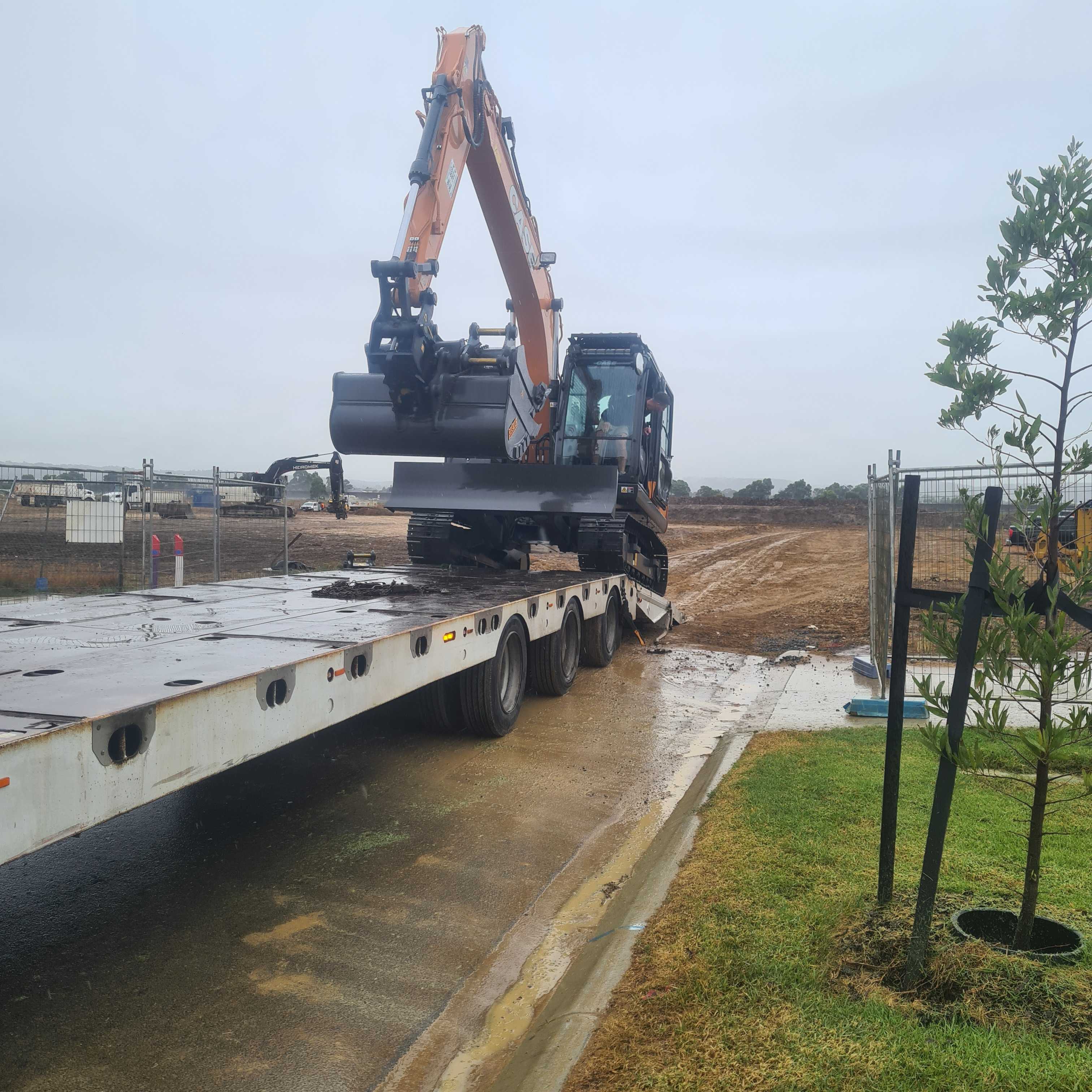  Hire 13 ton excavator 